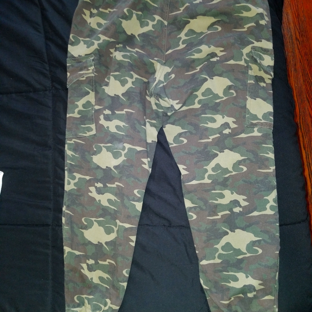 Womans camoflage pants